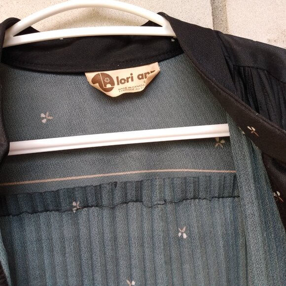 Elegant Black Midi Dress - Picture 15 of 16